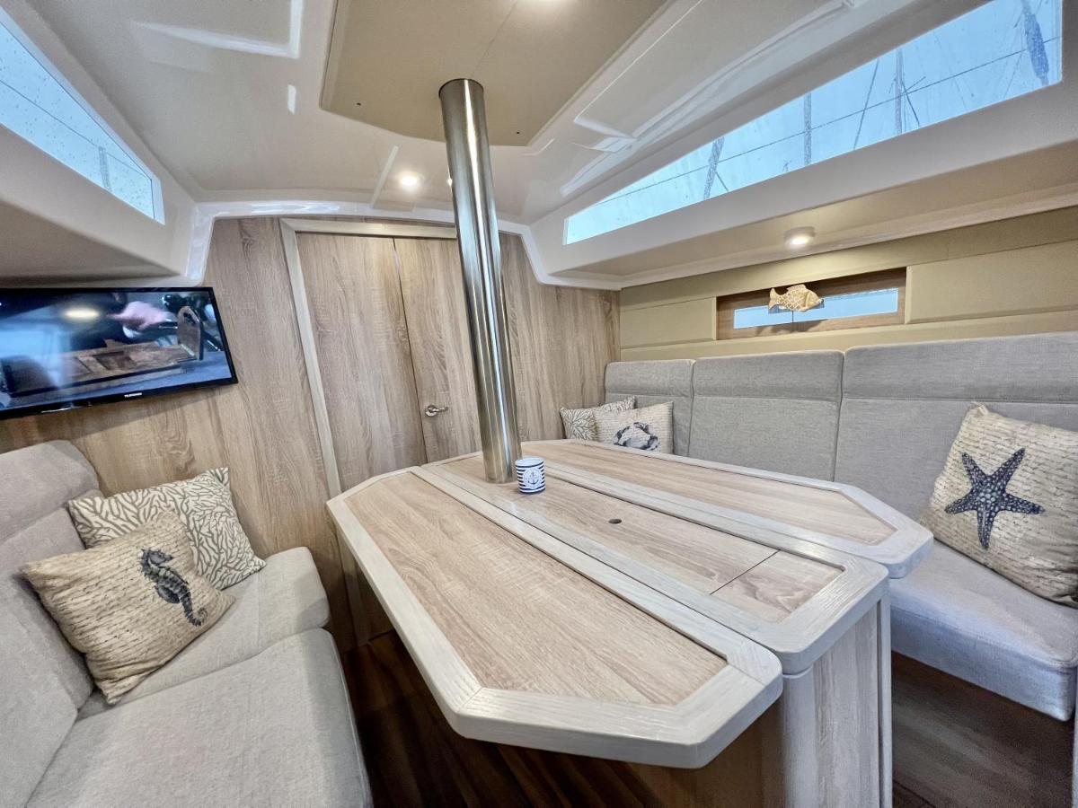 Hotel Hausboot Segelyacht Nui Burgtiefe auf Fehmarn Exterior foto
